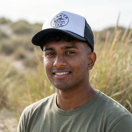 Vanta Sea Trucker Hat — Vintage Surf Logo Mesh Cap for Beach & Boating